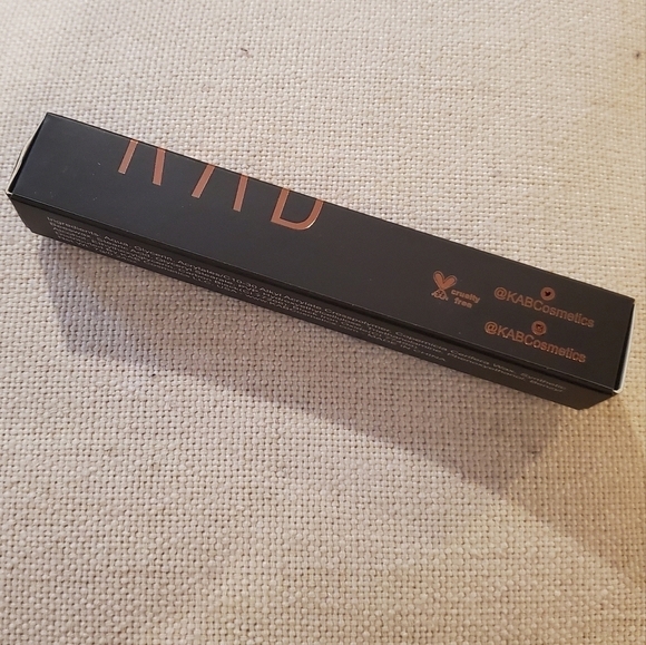 KAB Cosmetics Black Lengthening Mascara - Picture 3 of 6